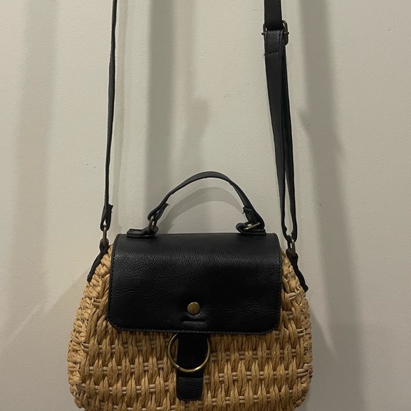 Matisse Beach Harbor Elegant Black and Tan Woven Crossbody Bag - Picture 2 of 8